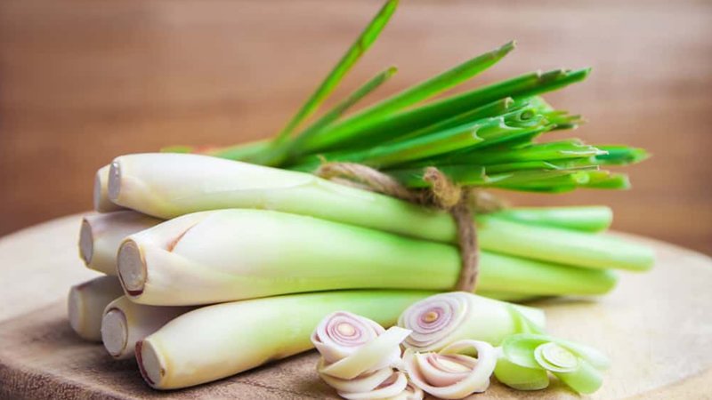 What Is Lemongrass? 12 Health Benefits of Lemongrass Tea