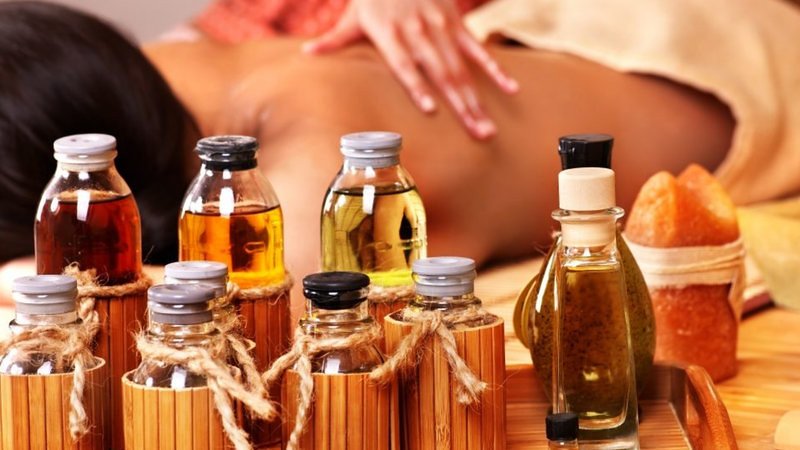 List of Ayurvedic Massage Oils & Their Uses